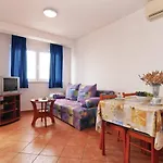 Apartments By The Sea Mandre, Pag - 4092 * Колан