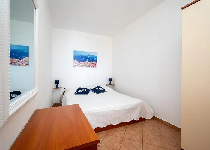 Apartamento By The Sea Mandre, Pag - 4092 *